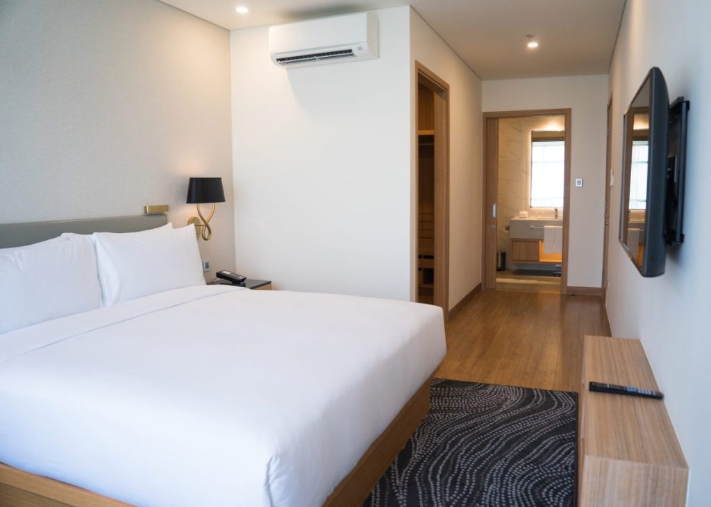 chambre hotel avec climatisation salle de bain